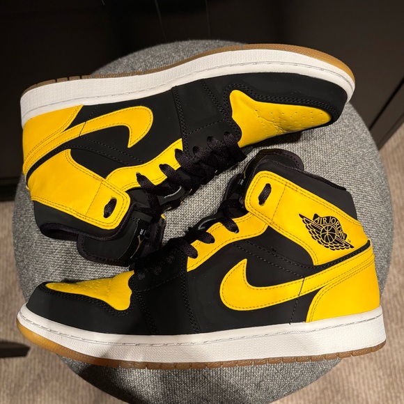 Air Jordan Mid New Love 2017 Mens 9 Women’s 10.5 Black-Yellow - Picture 6 of 10
